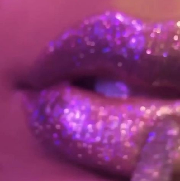 Meet your Posher, Natalie - Picture 2 of 2